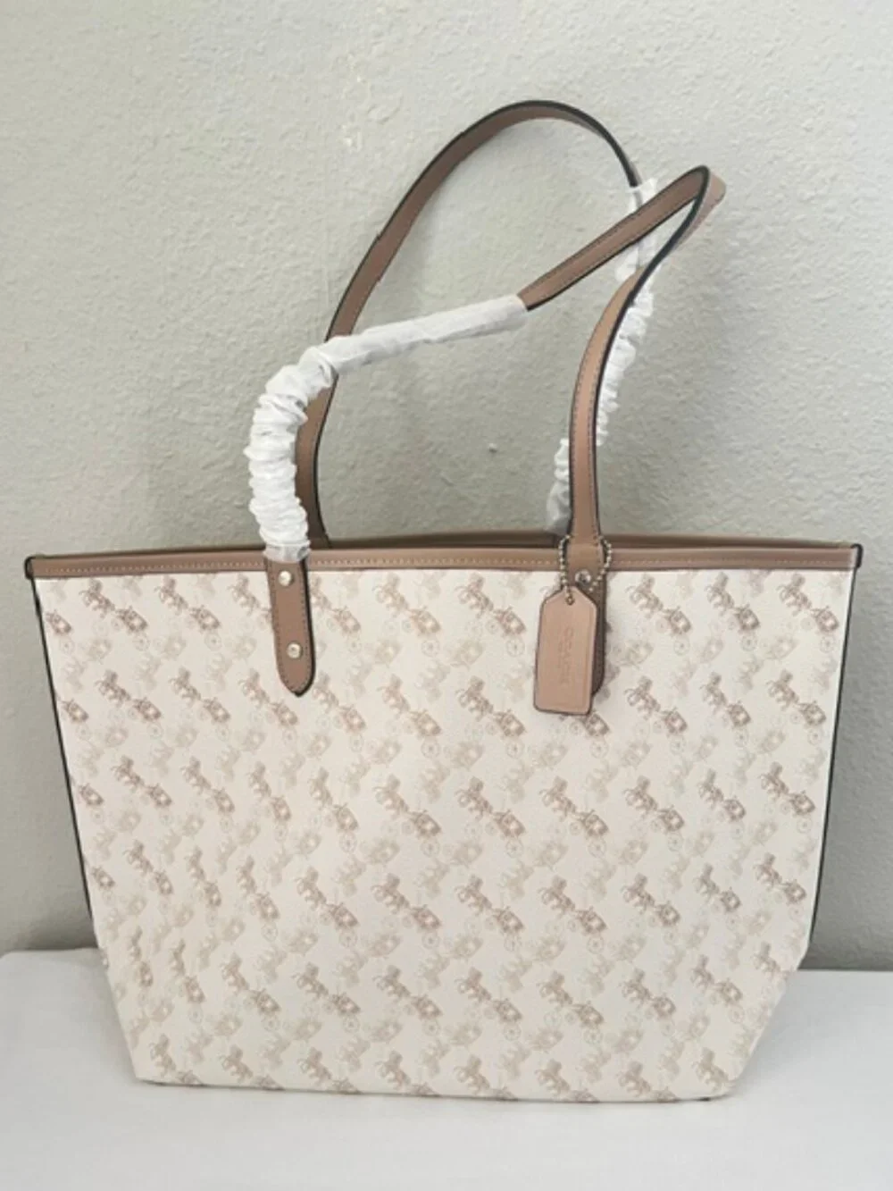 COACH Reversible City Tote Horse Carriage Print CREAM-BEIGE